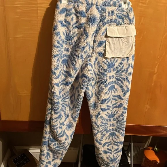 Pac Sun Sherpa Pants - Picture 3 of 3